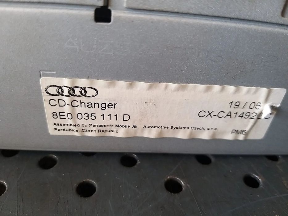 Magazie cd audi a4 b7 8e 8e0035111d