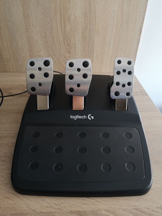 Vând volan Logitech g29 + Schimbător Aproape NOU