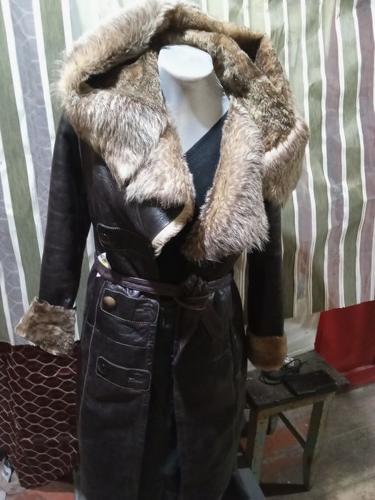 натуральная Дублёнка с большим капишоном лёгкая Турция Как новое