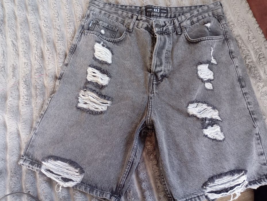 Pantaloni scurți de blugi