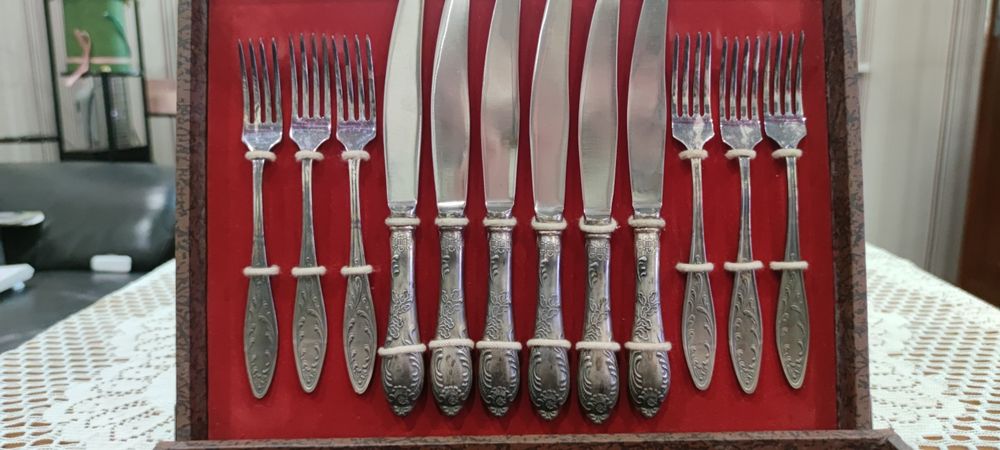Антикварни Посребрени Прибори за Хранене