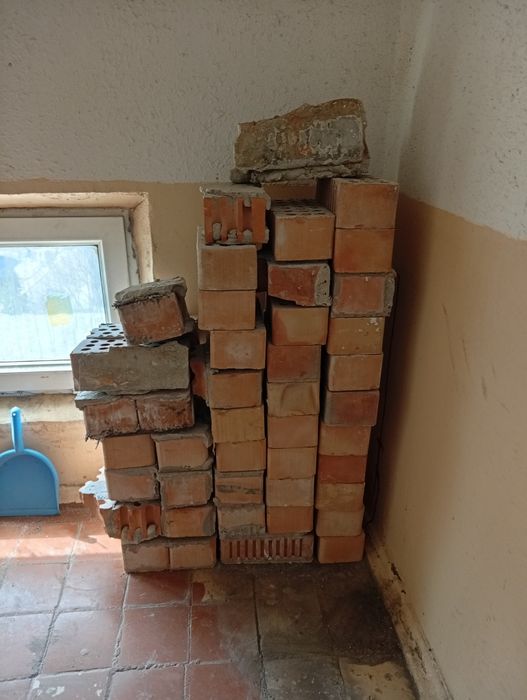 Все кирпичи за 40.000 сум самовывоз
