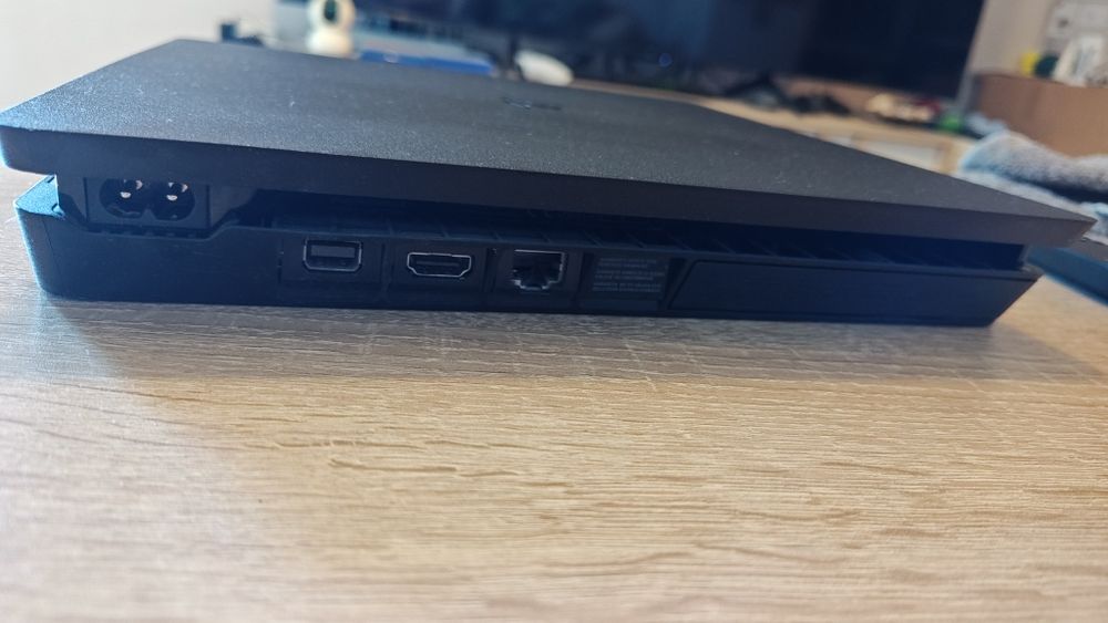 Playstation 4 slim edition