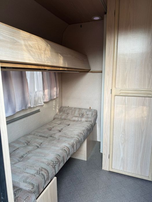 Rulota 4 locuri CARAVELAIR Bamba 375  de Lux