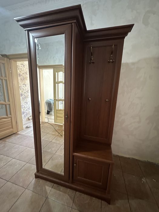 Продам прихожую цена 35000