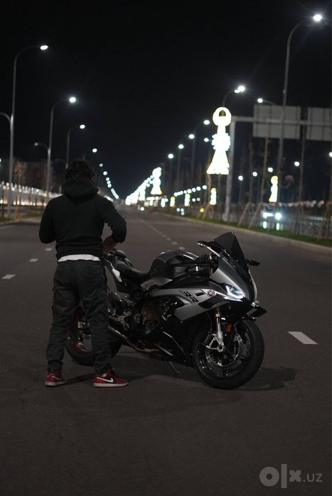 BMW S1000RR — настоящий спортбайк