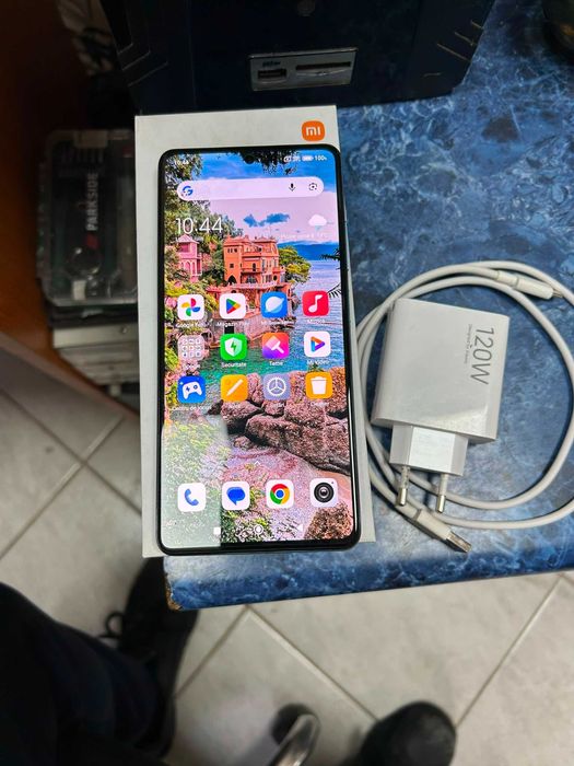 Redmi Note 12 Pro+. Cu 5G și 8GB RAM