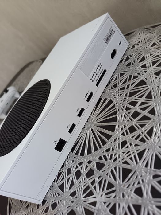 продаю Xbox Series S