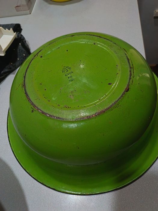 Тогора ва кошиклар ва вилкалар