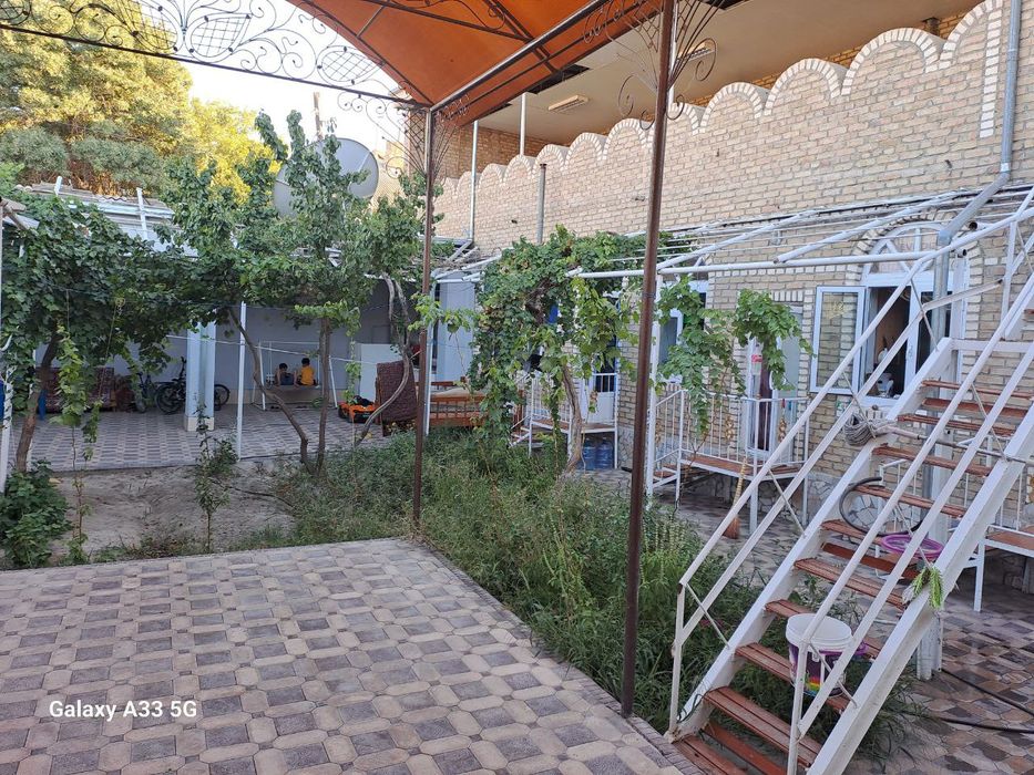 Продаётся дом  4.5 соток.  2 этажа  и подвал