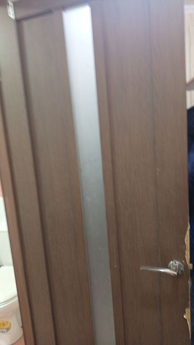 Дверь со шпона, б/у ширина 80/200