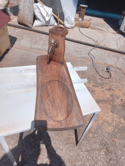 Дъска за мезета диспенсър за алкохол