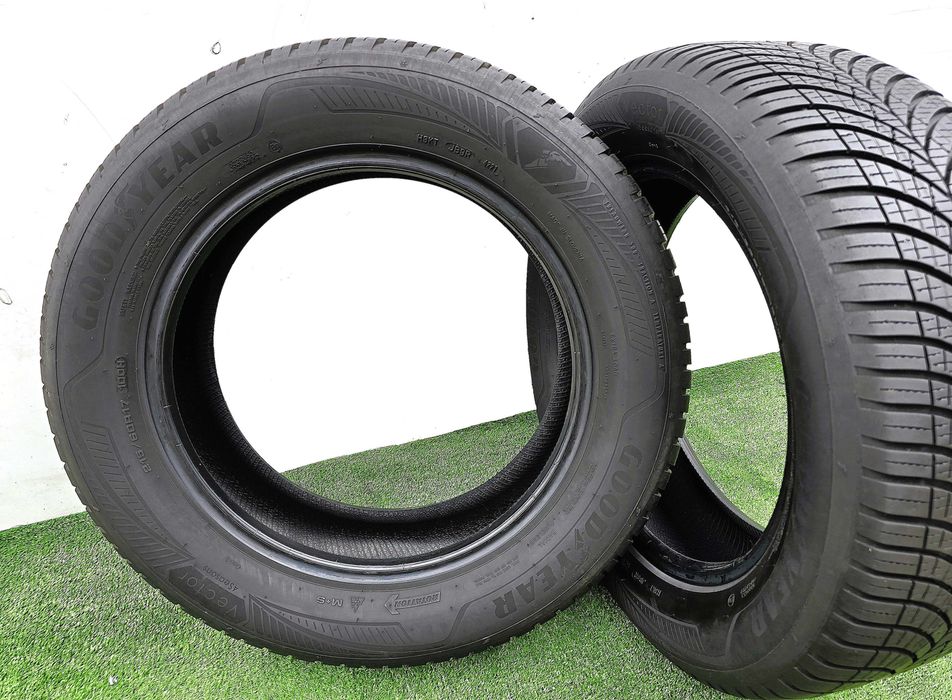 2бр. 215/60/17 GOODYEAR VECOR 4 Seasons