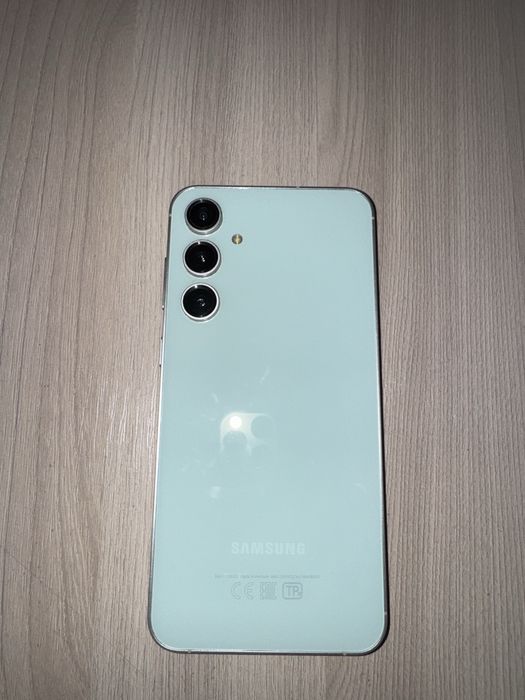 Samsung s23fe в отличном состоянии