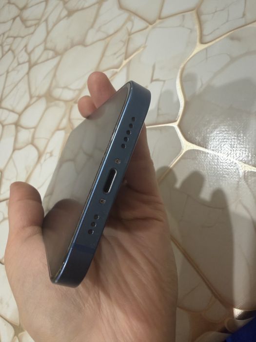 Продам телефон айфон 13