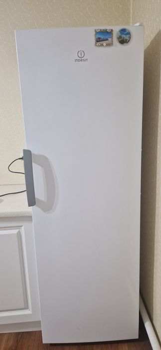 Морозильник Indesit, 250 л