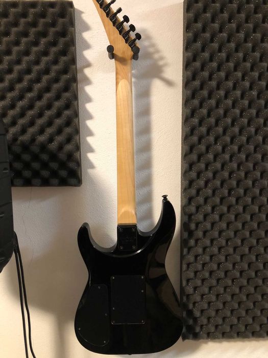 Jackson JS32Q DKA Transparent Black + case spuma (optional)