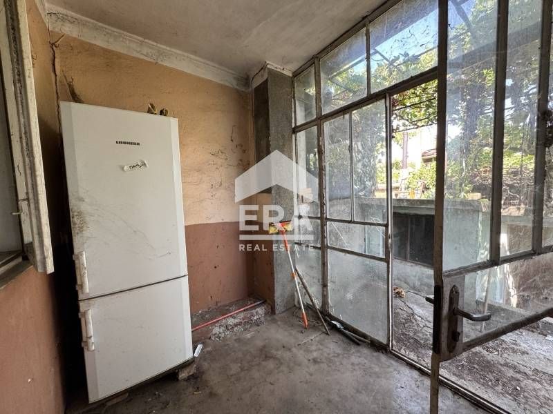 ЕКСКЛУЗИВНО! ЕРА ДРЪСТЪР предлага за продажба къща зад "Трите бъчви" -