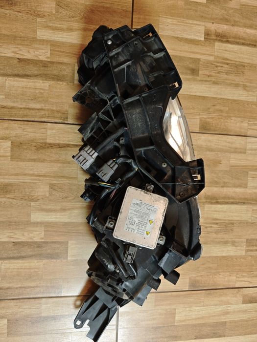 Far stânga Peugeot 4008 xenon OEM – sticlă spartă – complet, cu balast