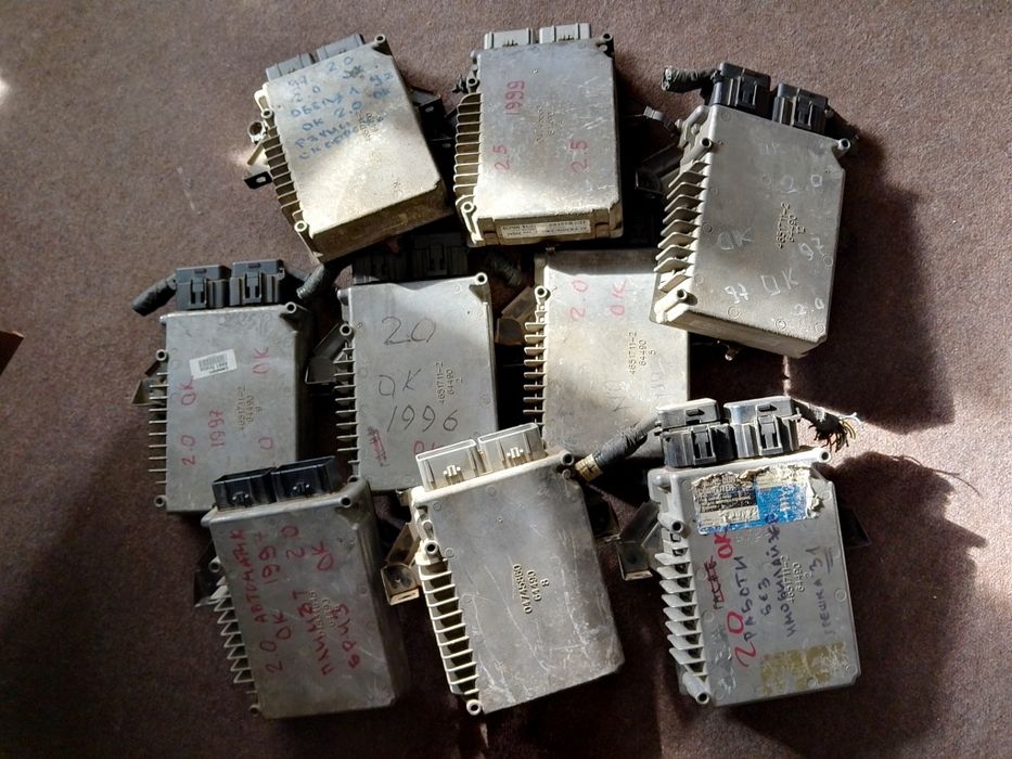 Крайслер Стратус компютри ,бушони,фарове,стопове,огледала