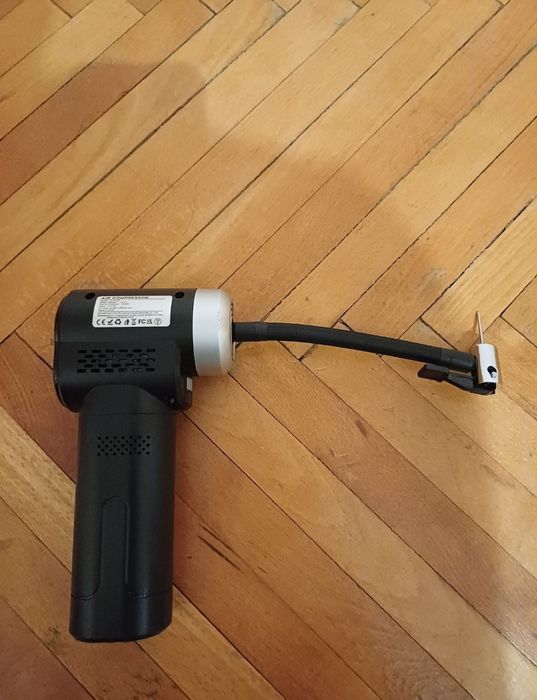 1. Compresor portabil, digital, pe acumulator, pt masina, bicicleta...