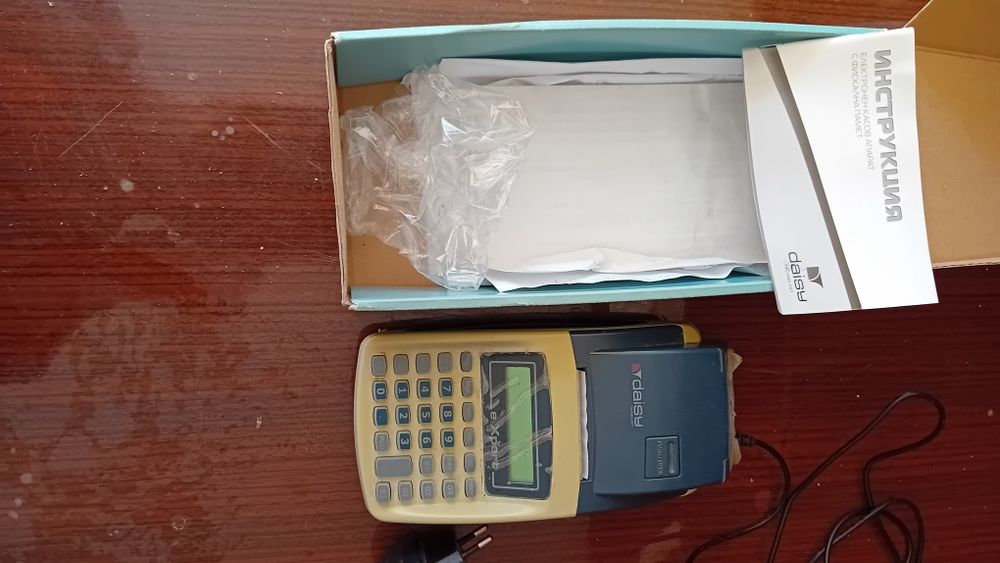 Продавам малък,работещ касов апарат .