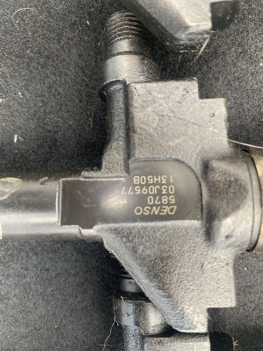Injectoare Mazda 6 2.0 D 100KW 136CP 2002-2007 DENSO 13H50B