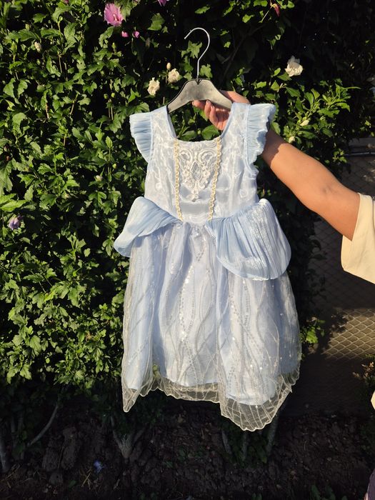 Rochita Cenușăreasa, 4-5 ani