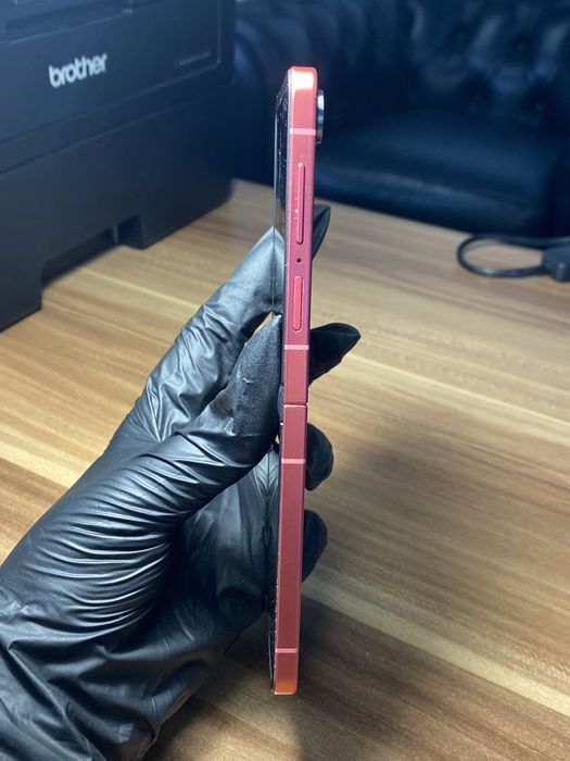 Samsung Galaxy Z Flip7 • 512 GB • Coralred