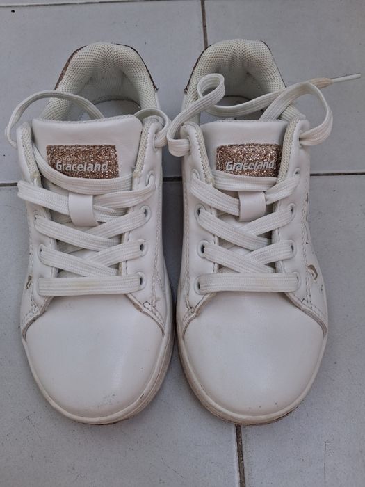 Продавам детски обувки