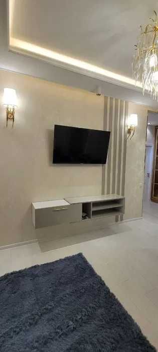 Сдаю ШИКАРНУЮ квартиру 2-ком. 2/8, ЖК Век, Паркентский