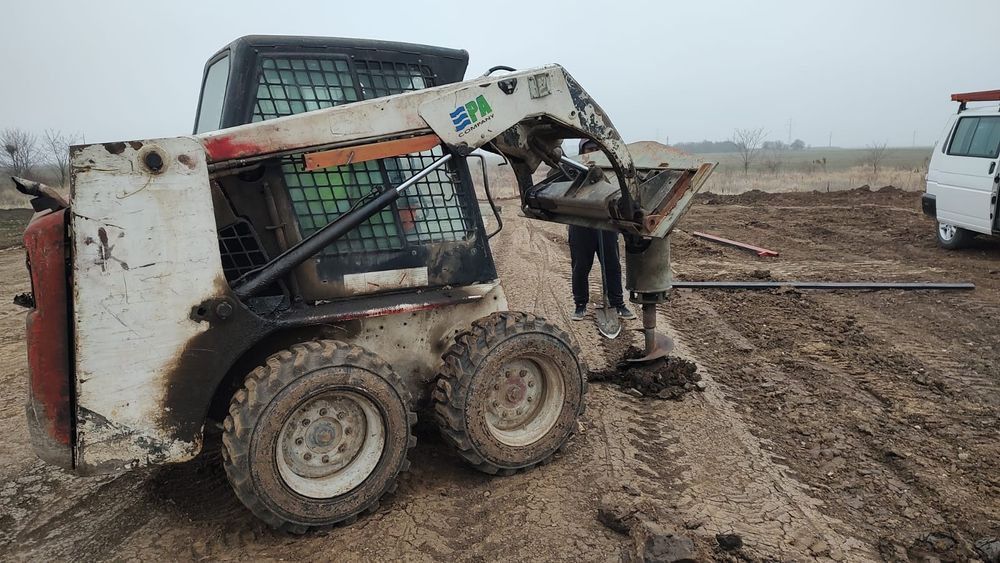 Nisip pietriș balast beton concasat bobcat miniexcavator taiere beton