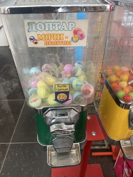 Вендинговый аппарат для жвачек,игрушек