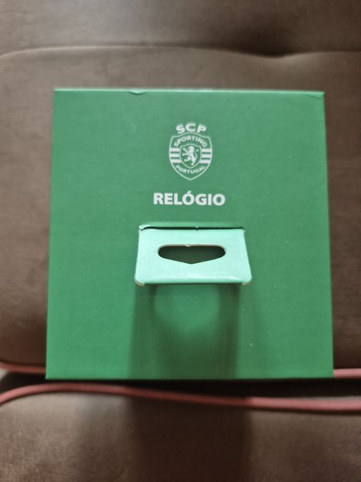 Продавам нов часовник