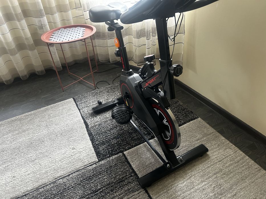 Vând bicicleta fitness