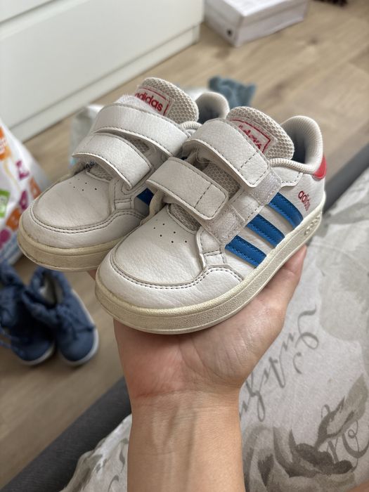 Lot haine si incaltaminte baiat