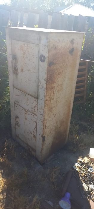 Продам два сейфа