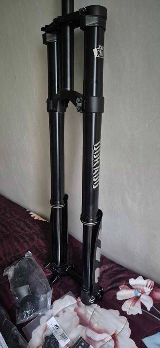 Чисто нова вилка Manitou Dorado Upside-down 203mmdown