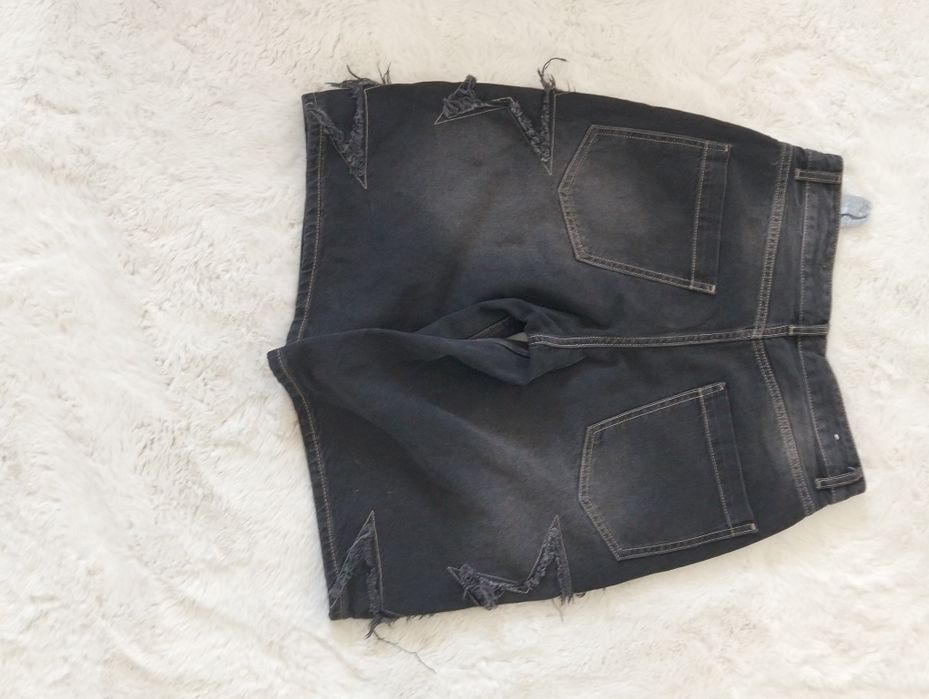 Blugi tip Jorts/Trei sferturi.