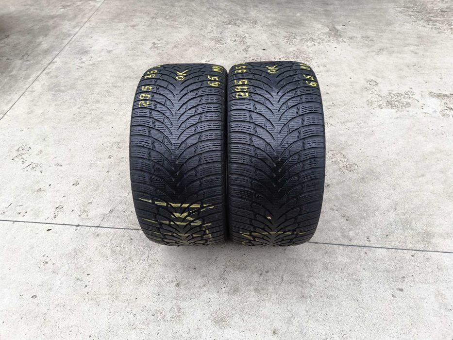Doua anvelope iarna 295 35 21 nokian wr suv4 profil de 6,5 mm