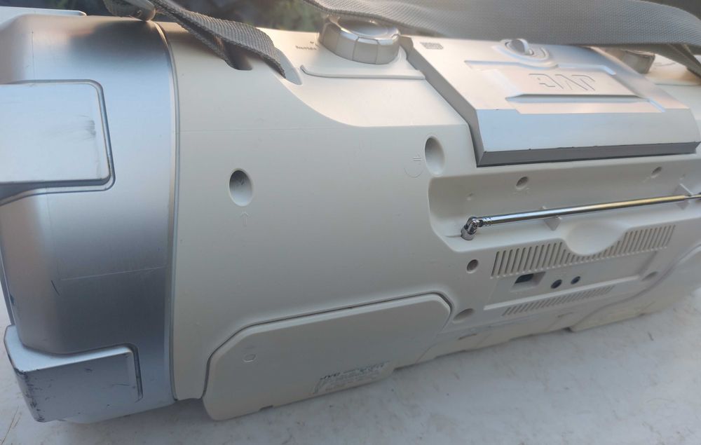 JVC RV-NB51W CD/MP3,USB,iPod Docking, Tuner Boomblaster