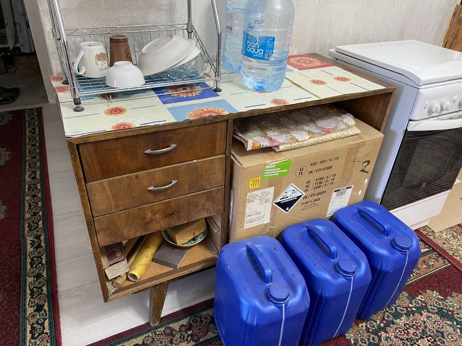 Срочно продам тумбу советскую