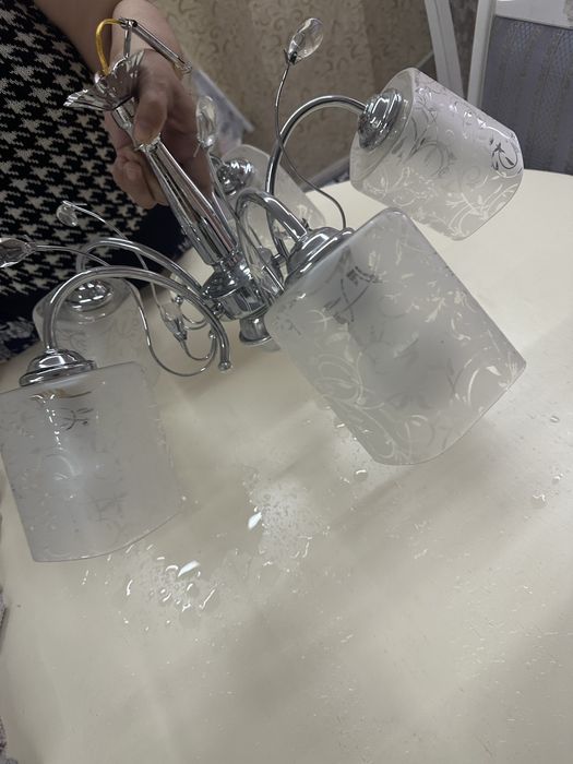 Люста   4  штук.