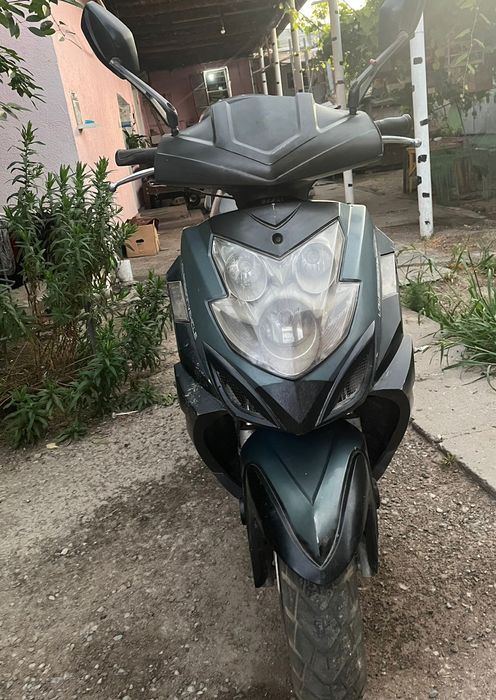 Продам скутер хорошим
