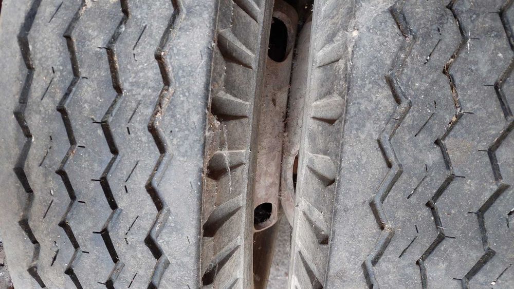 Cauciucuri noi de camion