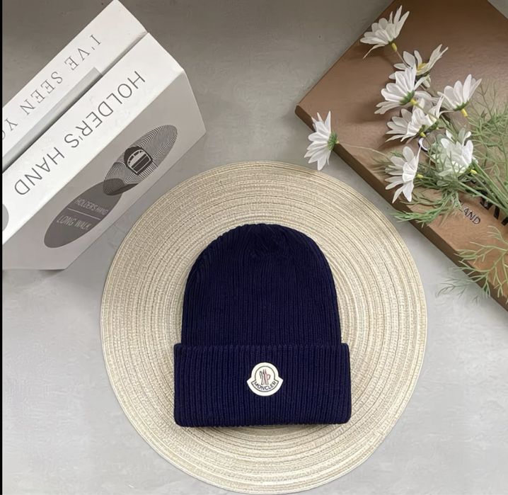 Шапка Moncler для зимы