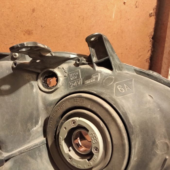 Продам фару Тойота -королла