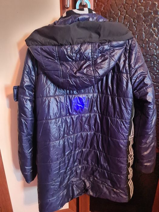 Продам детскую  куртку