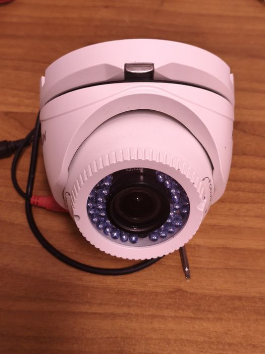 Аналогова Вандалоустойчива куполна камера Hikvision DS-2CE55C2P-VFIR3