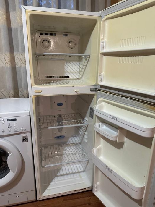 Продам рабочий Холодильник LG